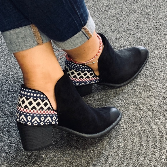 ladies Aztec print low chunky heels booties - Picture 2 of 4